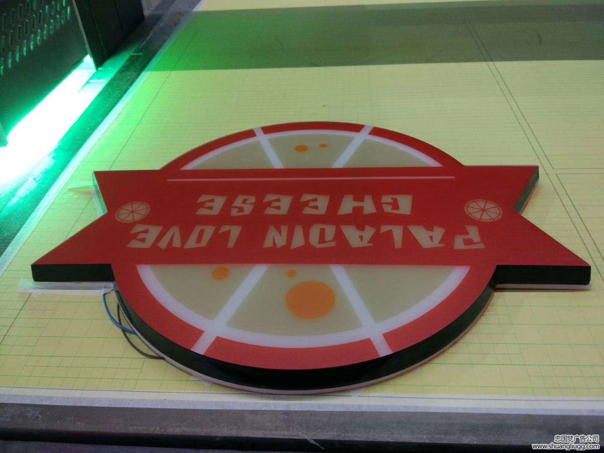 高新区UV平板喷印制作过程